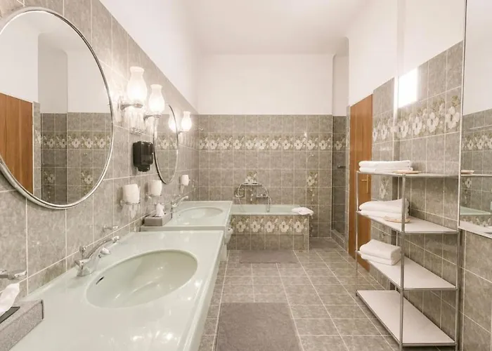 Hotel Bergwirt Schönbrunn Wien